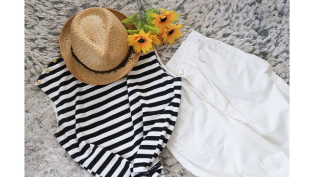 なで肩さん必見！服をおしゃれに着こなすためのポイントとは？
