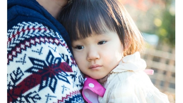 2人目妊娠中、上の子を抱っこするなら…安全な時期や方法について
