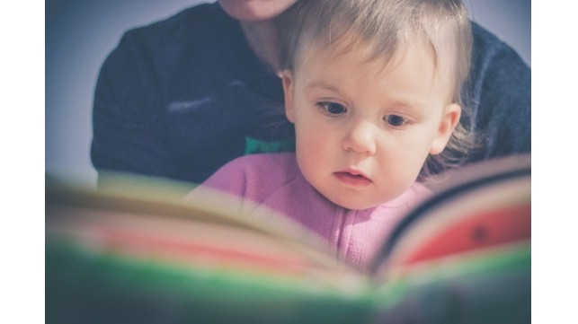 子供に読み聞かせをしてあげると