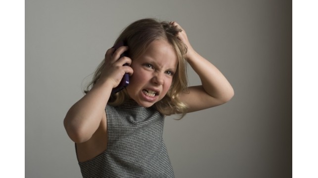 え！子どもの肩にフケが？！大きなフケが出る原因と対策