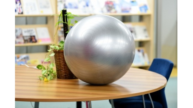 100円均一のフィットネスボール（大＆小）は優秀！？宅トレでの活用法