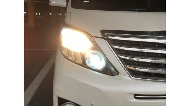 運転中、まぶしい！AEDライトの車急増で気になる「防眩」のこと