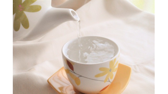 飲むなら、「お茶」?「水」?「白湯」?シーン別で紹介！